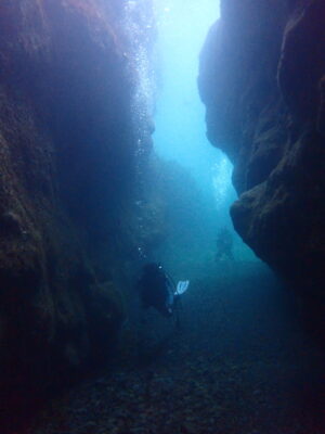 青海島の青の洞窟の写真